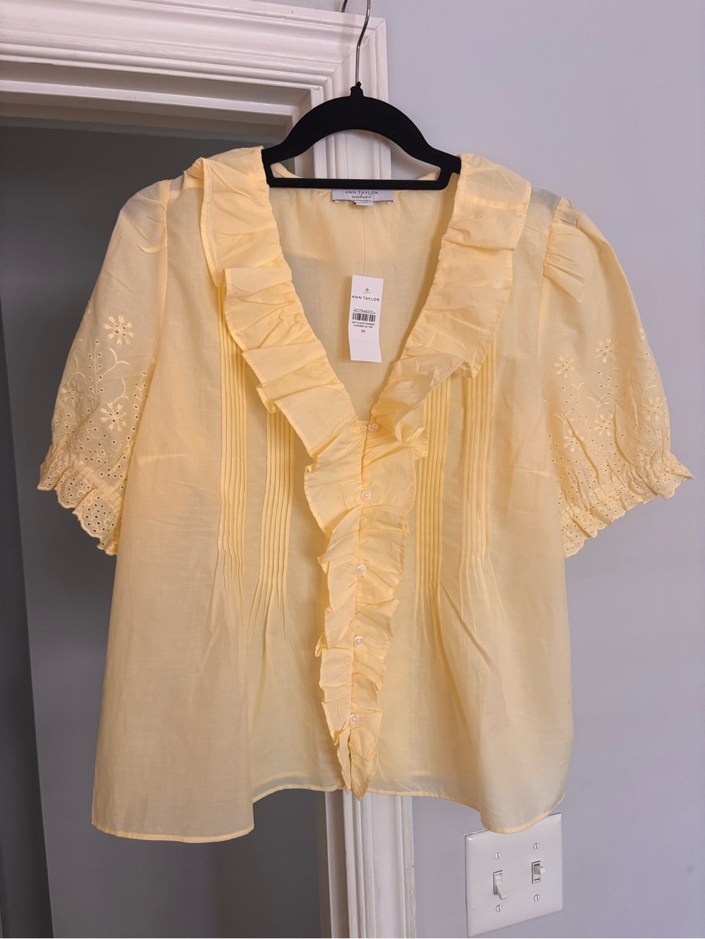 NWT Ann Taylor Weekend Eyelet Ruffle Trim Blouse in butter yellow